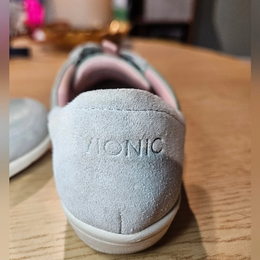 VIONIC Magnolia Karigan Leather & Suede Sneakers – Sage – Size 8